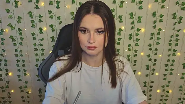 Snapshot of AliceIMonta chatting on 02/25/26, 01:10 AliceIMonta online show from 02/25/26, 01:10