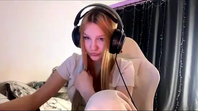 axin burnell online show from 03/26/26, 06:02