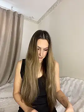 Alyxra online show from 03/25/26, 07:47