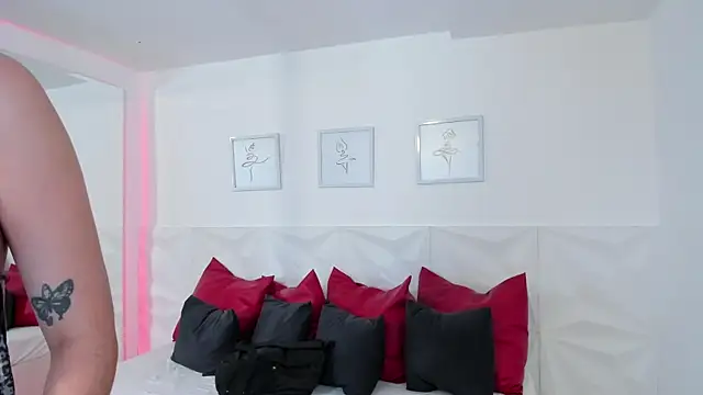 naomi amoretti online show from 02/11/26, 04:34