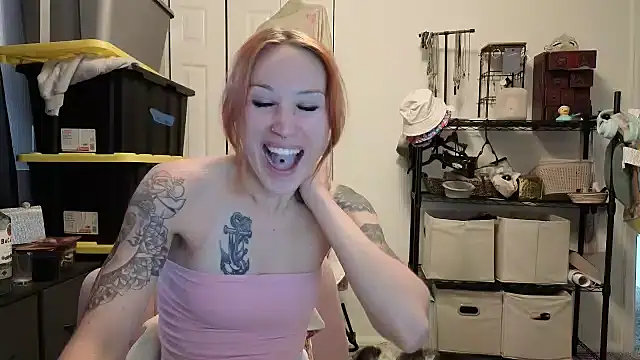 Snapshot of ThornsandHoney chatting on 05/17/26, 05:53 ThornsandHoney online show from 05/17/26, 05:53