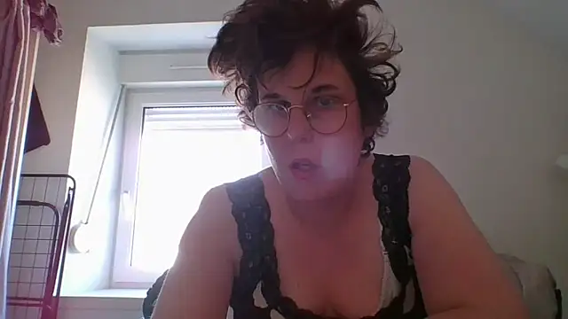 Snapshot of OIseauNoir88 chatting on 03/25/26, 02:56 OIseauNoir88 online show from 03/25/26, 02:56