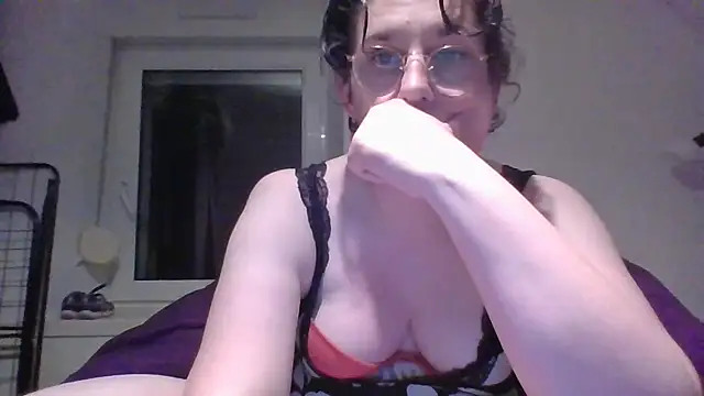 Snapshot of OIseauNoir88 chatting on 04/03/26, 07:34 OIseauNoir88 online show from 04/03/26, 07:34