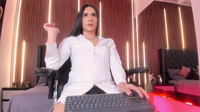 Viannca   online show from 04/16/26, 08:04