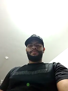 Snapshot of KLEYTON33 chatting on 02/04/26, 05:24 KLEYTON33 online show from 02/04/26, 05:24