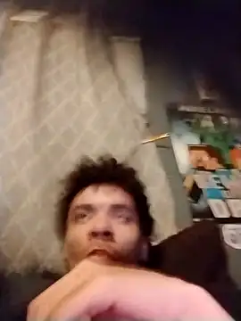 Snapshot of spooky425hd chatting on 04/29/26, 03:32 spooky425hd online show from 04/29/26, 03:32