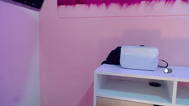 Snapshot of isabella_vogue chatting on 02/14/26, 11:40 isabella vogue online show from 02/14/26, 11:40