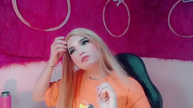 Snapshot of isabella_vogue chatting on 02/16/26, 11:28 isabella vogue online show from 02/16/26, 11:28