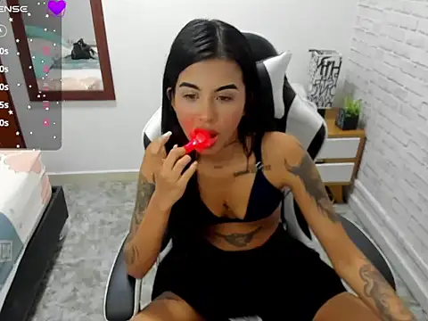 Snapshot of Mia_Lover_ chatting on 02/21/26, 02:45 Mia Lover online show from 02/21/26, 02:45