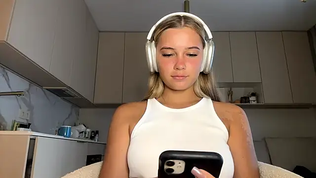 Snapshot of SeveralDip chatting on 02/15/26, 12:25 SeveralDip online show from 02/15/26, 12:25