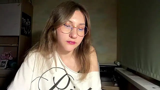 Miaaa Moon online show from 05/17/26, 07:10