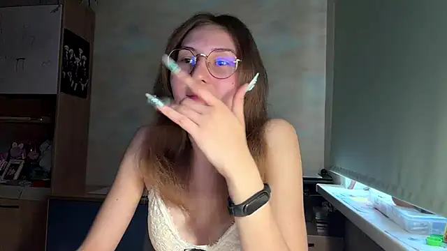 Snapshot of Miaaa_Moon chatting on 06/09/26, 04:29 Miaaa Moon online show from 06/09/26, 04:29