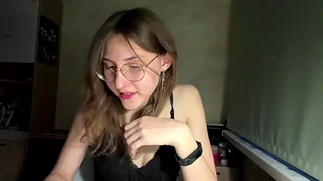 Snapshot of Miaaa_Moon chatting on 06/25/26, 05:50 Miaaa Moon online show from 06/25/26, 05:50