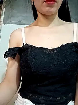 Snapshot of Vyvvyy69 chatting on 02/12/26, 02:06 Vyvvyy69 online show from 02/12/26, 02:06