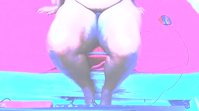 Snapshot of CurvyEbonyX chatting on 02/07/26, 04:33 CurvyEbonyX online show from 02/07/26, 04:33