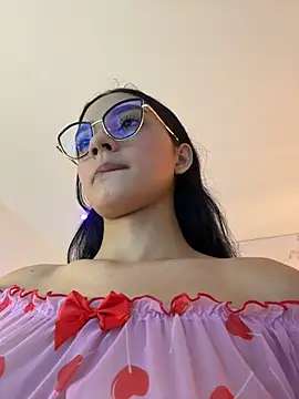 Doll Alaia  online show from 02/25/26, 07:23