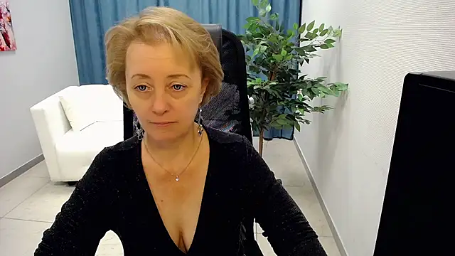 Snapshot of MONA_W chatting on 06/10/26, 08:57 MONA W online show from 06/10/26, 08:57