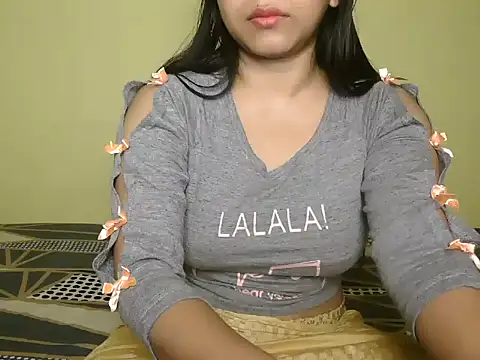 Snapshot of Ishaa_03 chatting on 02/07/26, 12:20 Ishaa 03 online show from 02/07/26, 12:20