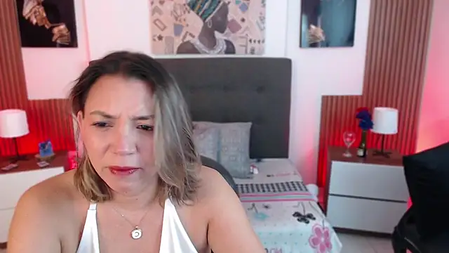 Snapshot of milfsecret69 chatting on 05/13/26, 10:56 milfsecret69 online show from 05/13/26, 10:56