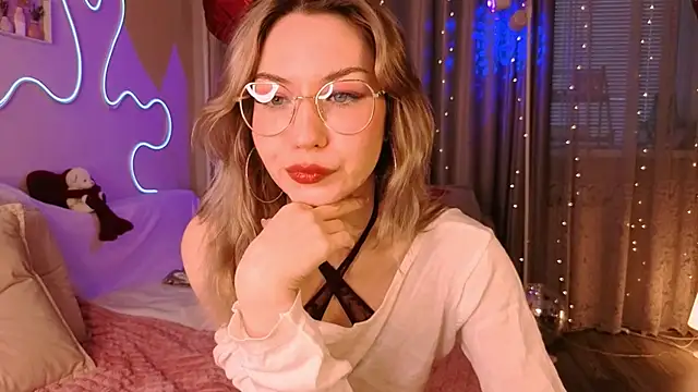 Snapshot of lusciousslily chatting on 02/25/26, 01:37 lusciousslily online show from 02/25/26, 01:37