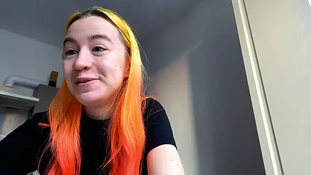 Snapshot of EmilyHein chatting on 02/15/26, 06:10 EmilyHein online show from 02/15/26, 06:10