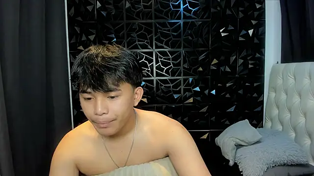 Snapshot of xlovercutietwink chatting on 04/06/26, 04:32 xlovercutietwink online show from 04/06/26, 04:32