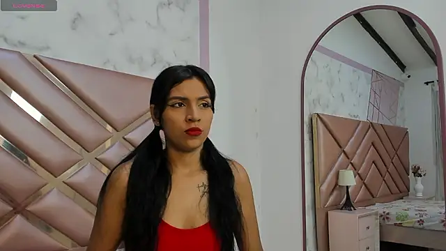 Snapshot of LauraRoot chatting on 02/05/26, 11:48 LauraRoot online show from 02/05/26, 11:48