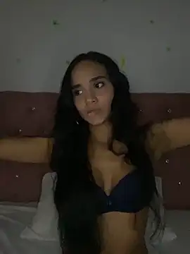 Snapshot of Maria_x_Alejandra chatting on 05/03/26, 03:12 Maria x Alejandra online show from 05/03/26, 03:12