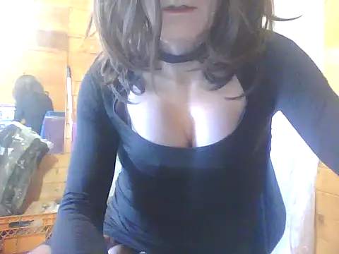 Snapshot of Luanatrav1 chatting on 02/22/26, 02:15 Luanatrav1 online show from 02/22/26, 02:15