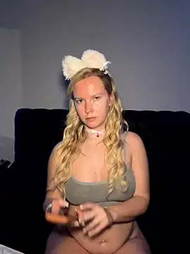 Snapshot of Ellie-rosee chatting on 02/22/26, 05:11 Ellie-rosee online show from 02/22/26, 05:11