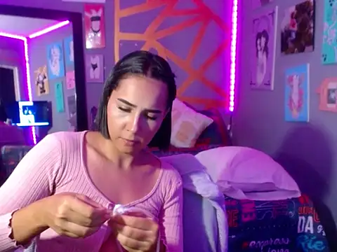 Evelyn lovers  online show from 04/17/26, 01:30