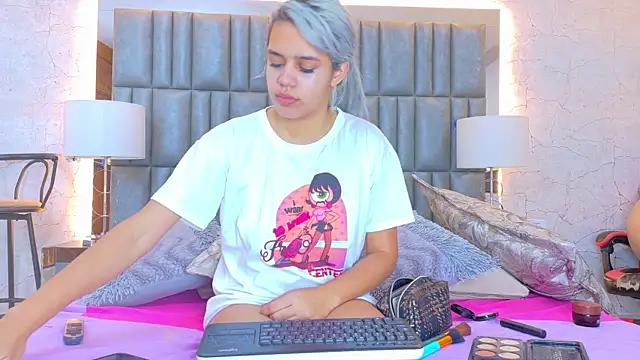 AlanaHouston online show from 04/10/26, 04:50