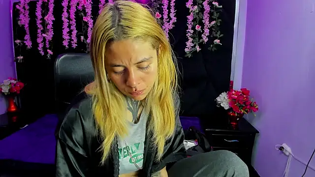 Snapshot of Dakota_Angell_ chatting on 02/15/26, 03:14 Dakota Angell online show from 02/15/26, 03:14