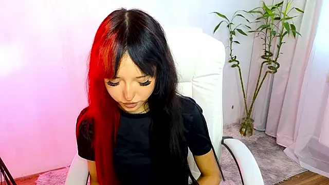 Snapshot of __Amiraa chatting on 02/05/26, 11:04 Amiraa online show from 02/05/26, 11:04