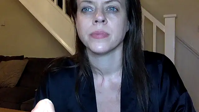 Snapshot of ElizabethArden42- chatting on 02/04/26, 10:26 ElizabethArden42- online show from 02/04/26, 10:26