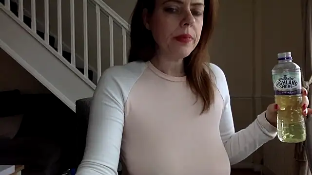 Snapshot of ElizabethArden42- chatting on 02/26/26, 02:05 ElizabethArden42- online show from 02/26/26, 02:05