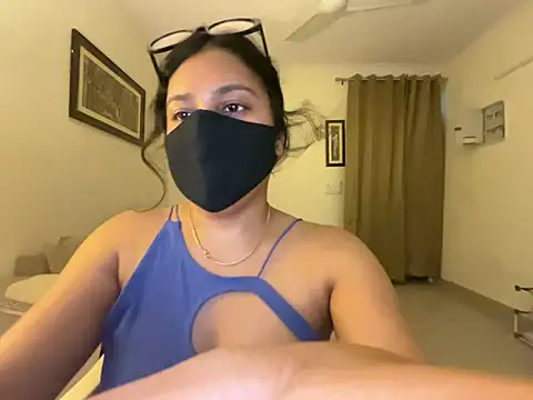 Snapshot of Anna_girl22 chatting on 05/15/26, 04:03 Anna girl22 online show from 05/15/26, 04:03