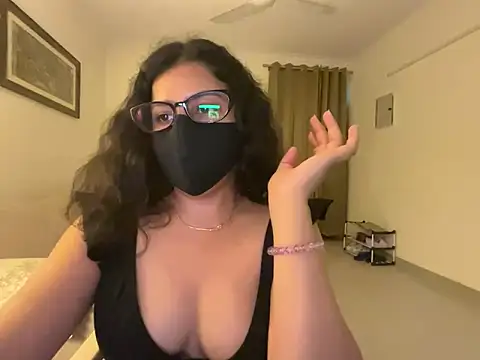 Snapshot of Anna_girl22 chatting on 05/20/26, 04:13 Anna girl22 online show from 05/20/26, 04:13