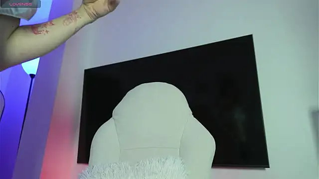 Snapshot of Just_Lu chatting on 03/05/26, 05:36 Just Lu online show from 03/05/26, 05:36