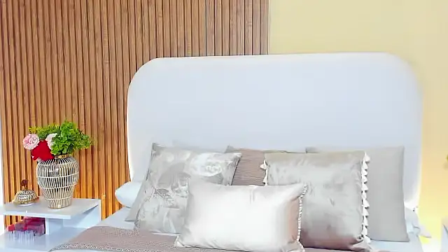 CristalMayson online show from 03/28/26, 12:21