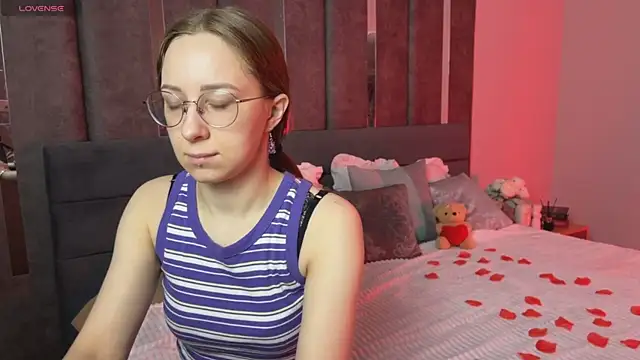 Snapshot of LillAlice chatting on 02/10/26, 12:48 LillAlice online show from 02/10/26, 12:48