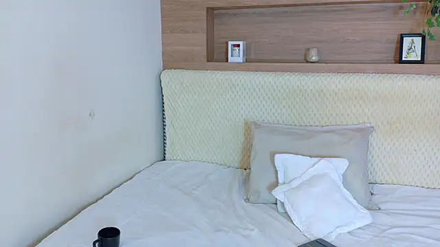 VioletBloomm online show from 02/25/26, 12:04