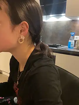 Just-Lilly online show from 04/11/26, 07:51