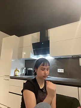 Just-Lilly online show from 04/17/26, 08:12