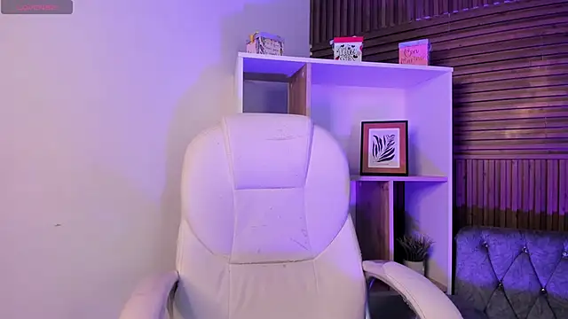 Snapshot of CarolineFyre chatting on 02/08/26, 01:58 CarolineFyre online show from 02/08/26, 01:58