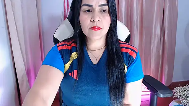 Snapshot of hotsweet-69 chatting on 07/04/26, 06:52 hotsweet-69 online show from 07/04/26, 06:52