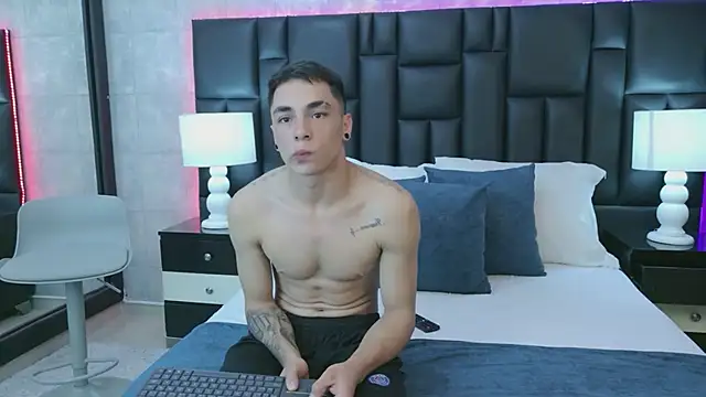 Snapshot of KarlaAndMike chatting on 02/27/26, 04:45 KarlaAndMike online show from 02/27/26, 04:45