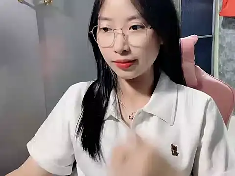 Snapshot of Linne6789 chatting on 02/28/26, 03:35 Linne6789 online show from 02/28/26, 03:35