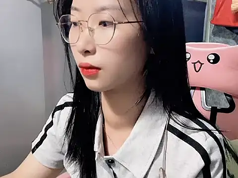 Snapshot of Linne6789 chatting on 03/03/26, 01:56 Linne6789 online show from 03/03/26, 01:56