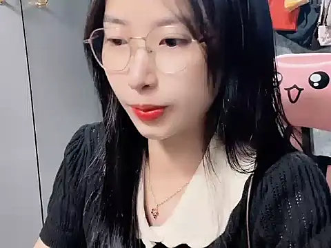 Snapshot of Linne6789 chatting on 03/04/26, 03:12 Linne6789 online show from 03/04/26, 03:12